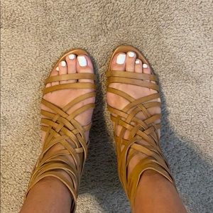 Your cutest pair of strappy wedge sandals 🦋